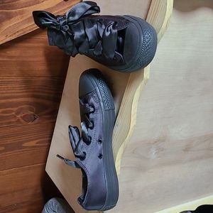 Dark Grey converse with ribbon laces